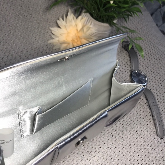 Silver clutch! - Picture 3 of 4